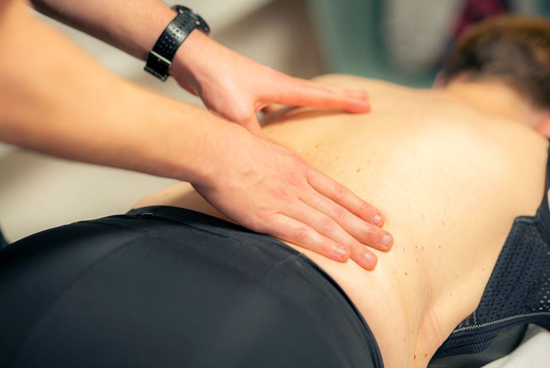 Massage hos Fysioterapi Nordvest mod diskusprolaps i lænden